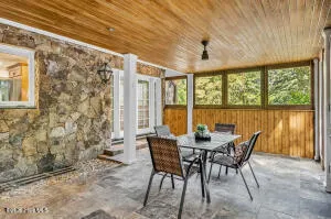 52 Dogwood Acres Drive Chapel Hill, NC 27516