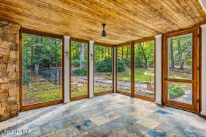 52 Dogwood Acres Drive Chapel Hill, NC 27516