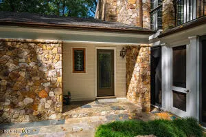 52 Dogwood Acres Drive Chapel Hill, NC 27516