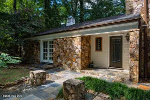52 Dogwood Acres Drive Chapel Hill, NC 27516