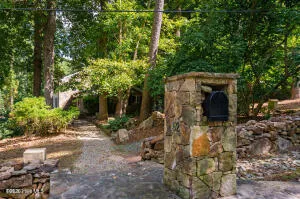 52 Dogwood Acres Drive Chapel Hill, NC 27516