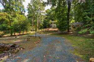 52 Dogwood Acres Drive Chapel Hill, NC 27516