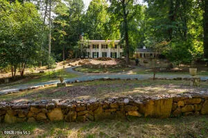 52 Dogwood Acres Drive Chapel Hill, NC 27516