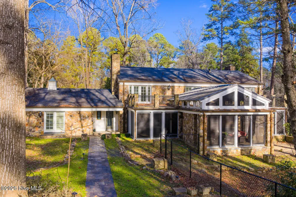 52 Dogwood Acres Drive Chapel Hill, NC 27516