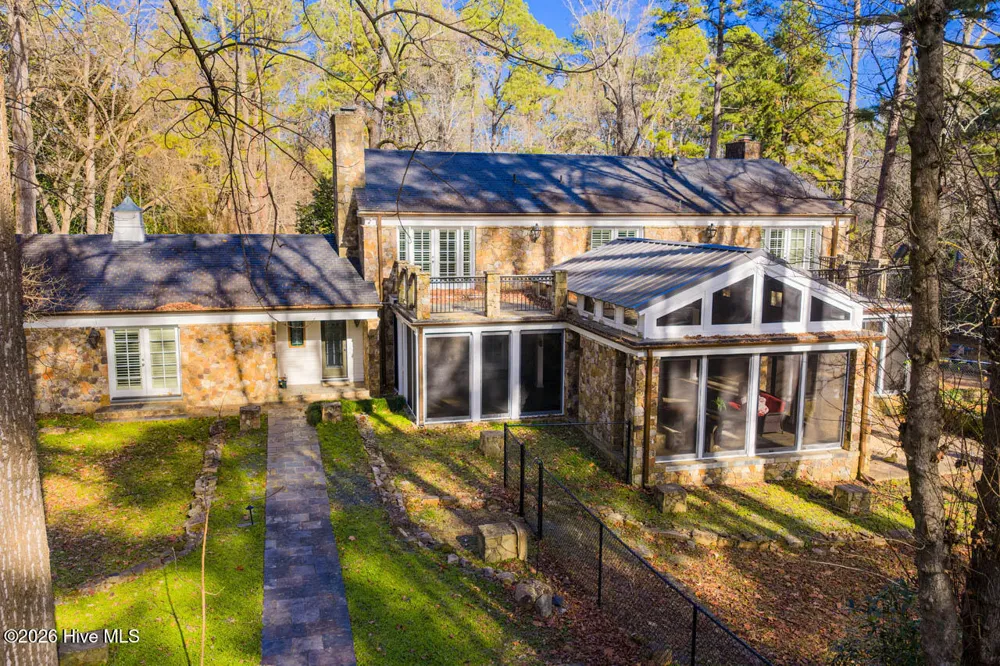 52 Dogwood Acres Drive Chapel Hill, NC 27516