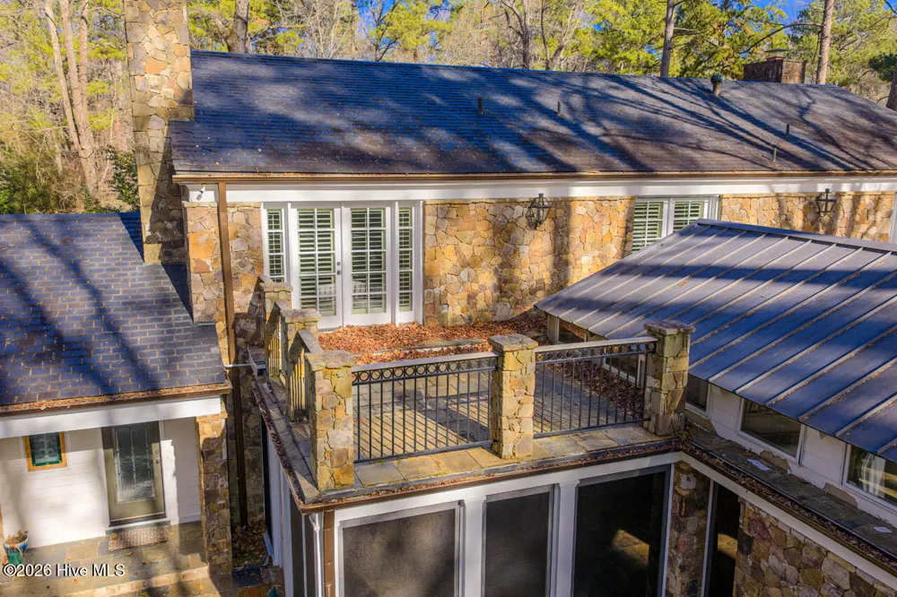 52 Dogwood Acres Drive Chapel Hill, NC 27516