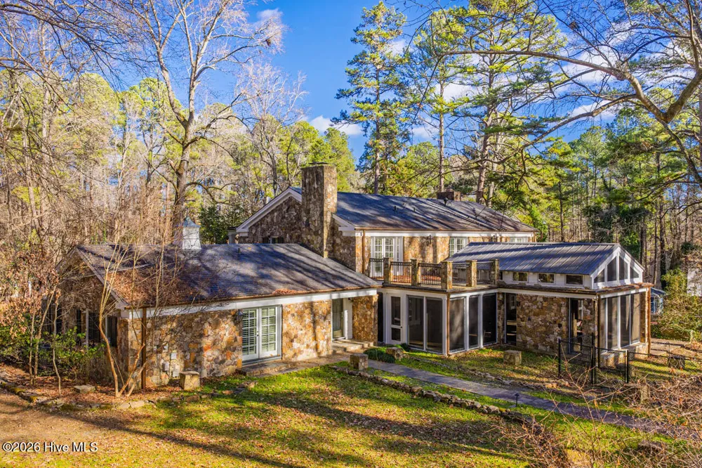 52 Dogwood Acres Drive Chapel Hill, NC 27516