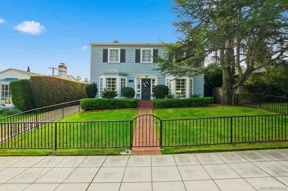 2719 Chatsworth Blvd