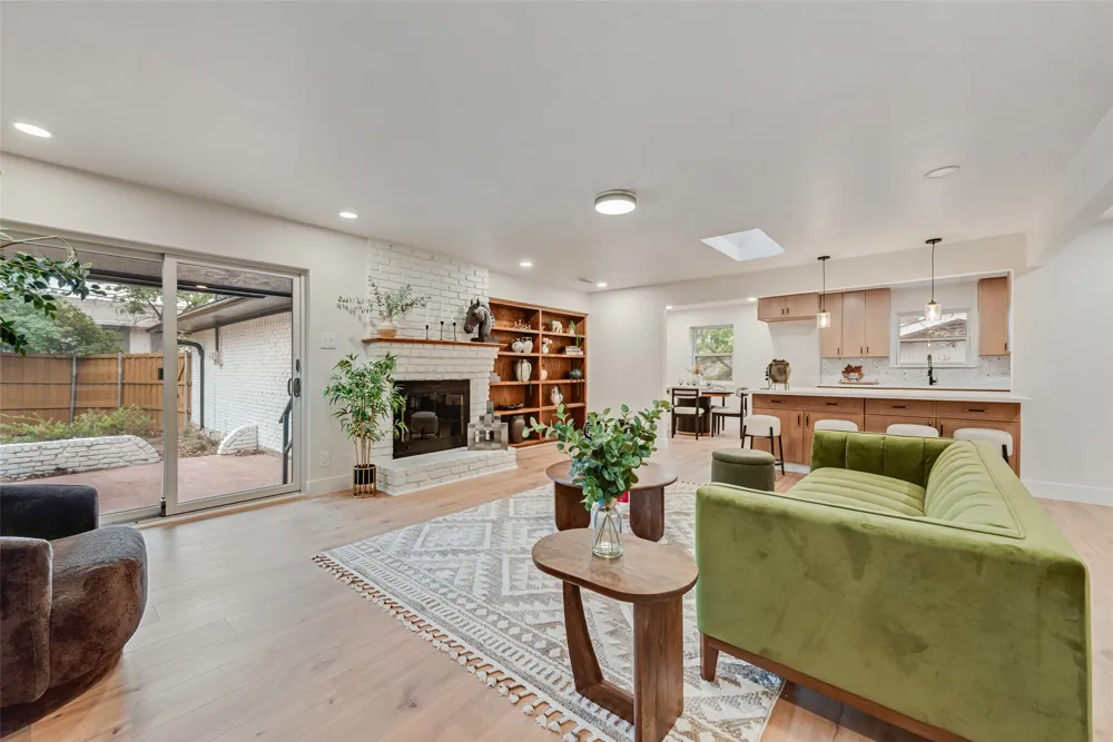 9726 Dartridge Drive Dallas, TX 75238