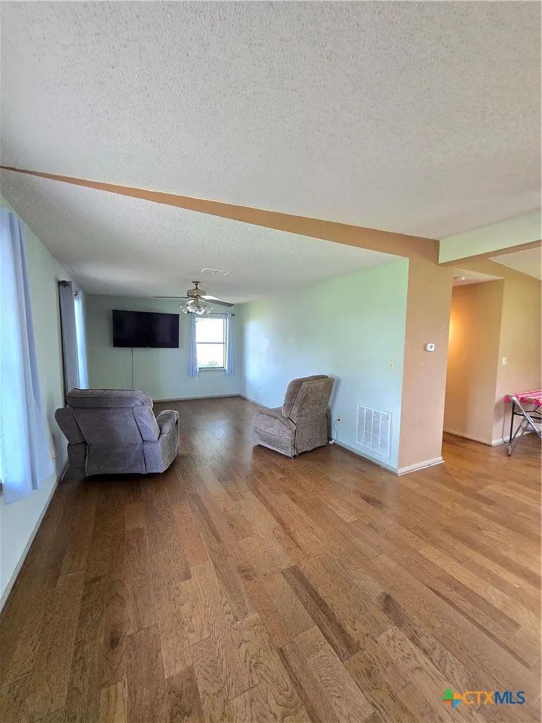 1495 W Bayshore Drive Palacios, TX 77465