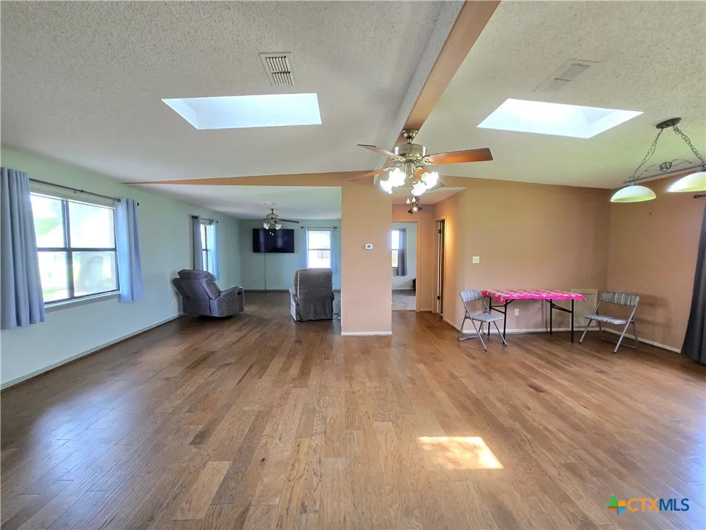 1495 W Bayshore Drive Palacios, TX 77465