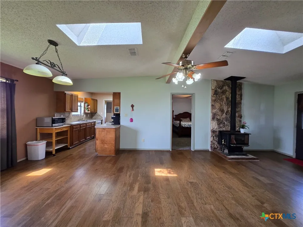 1495 W Bayshore Drive Palacios, TX 77465