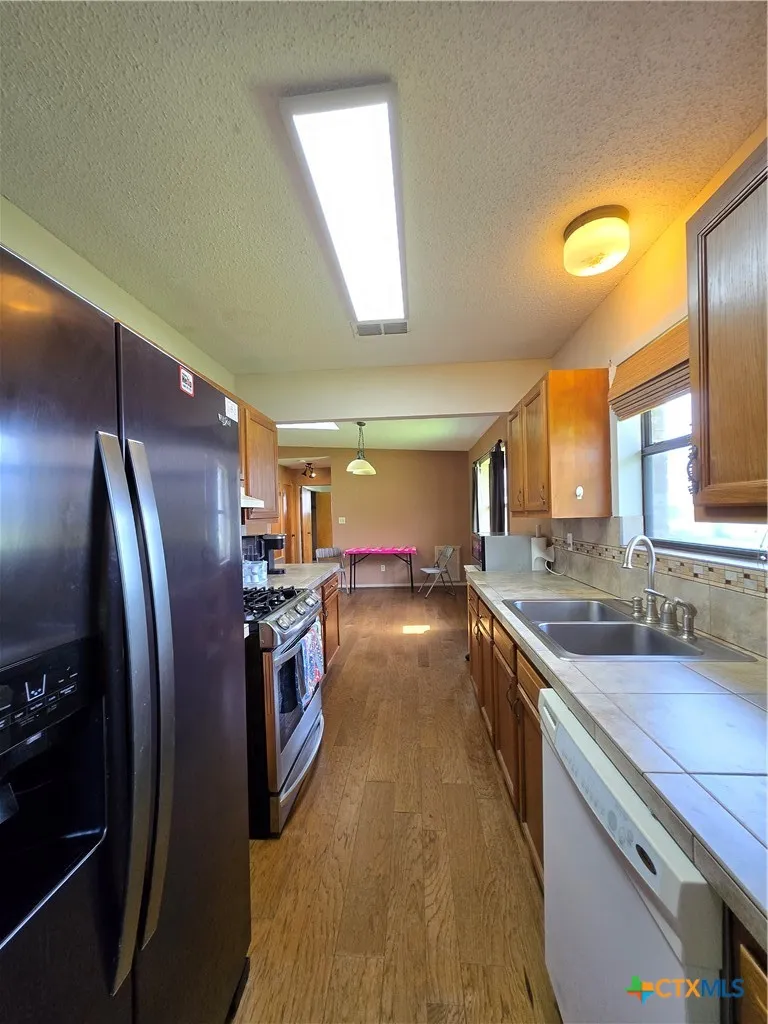 1495 W Bayshore Drive Palacios, TX 77465