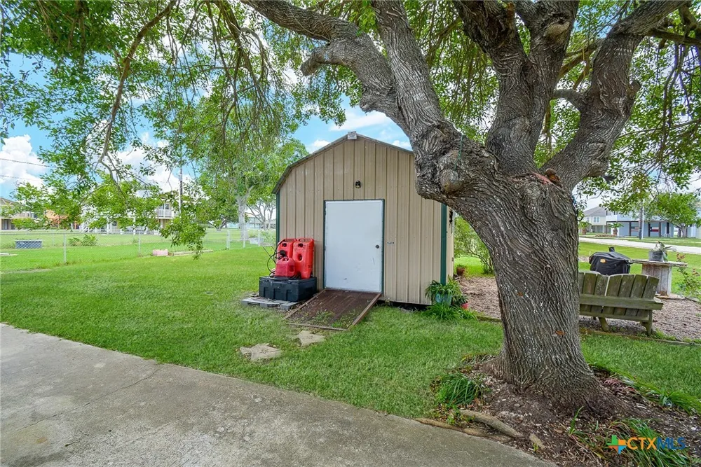 1495 W Bayshore Drive Palacios, TX 77465
