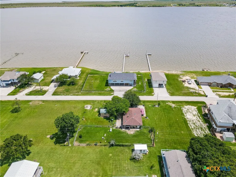 1495 W Bayshore Drive Palacios, TX 77465