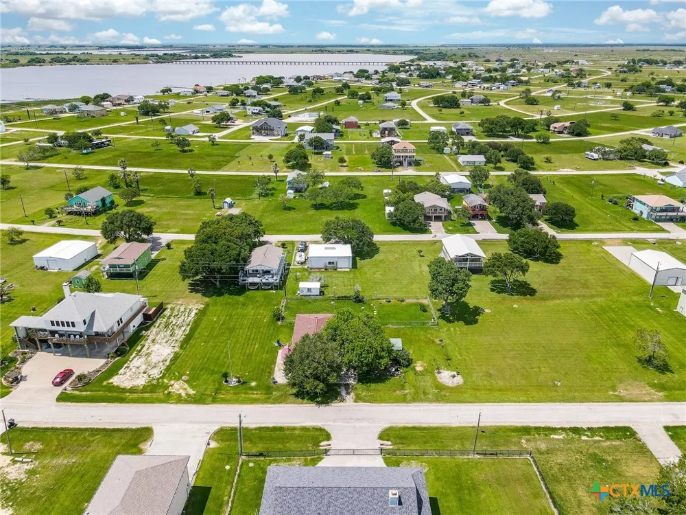 1495 W Bayshore Drive Palacios, TX 77465