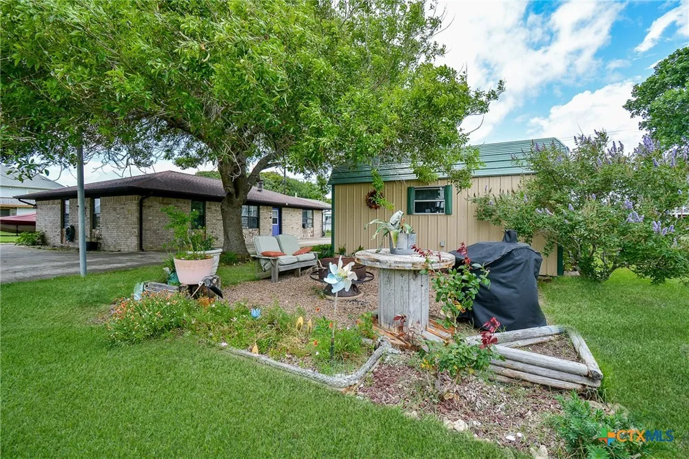 1495 W Bayshore Drive Palacios, TX 77465