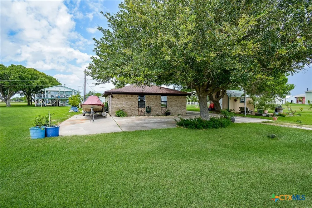 1495 W Bayshore Drive Palacios, TX 77465