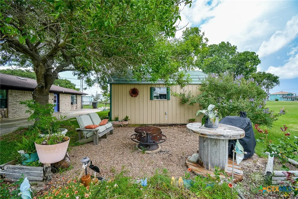 1495 W Bayshore Drive Palacios, TX 77465