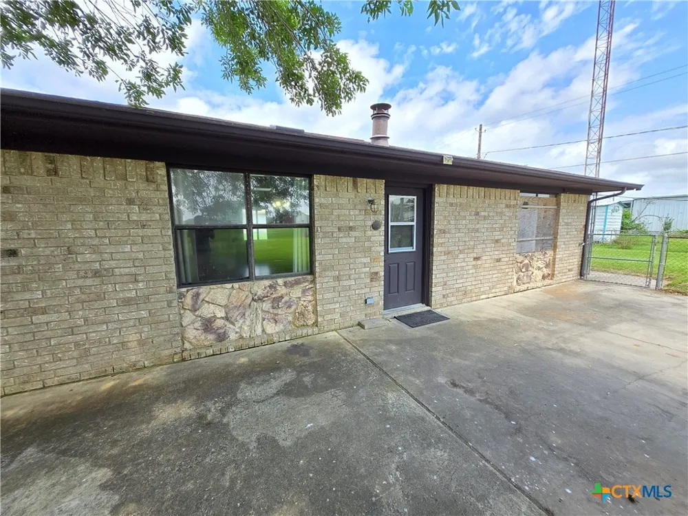 1495 W Bayshore Drive Palacios, TX 77465
