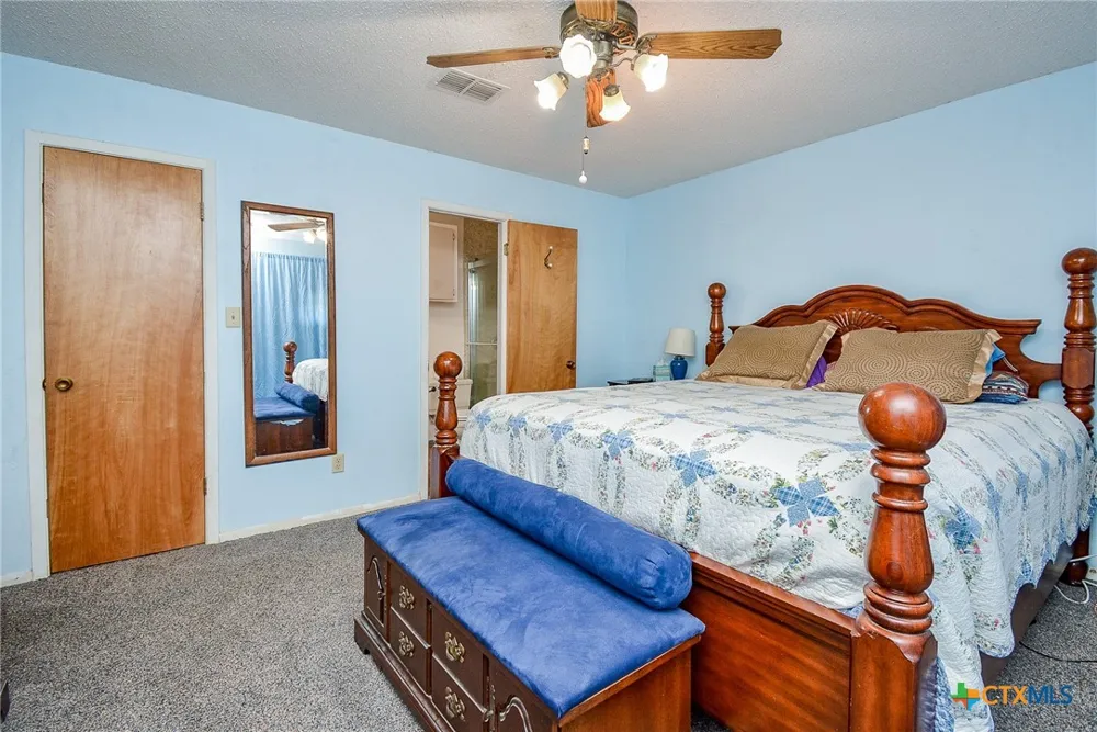 1495 W Bayshore Drive Palacios, TX 77465