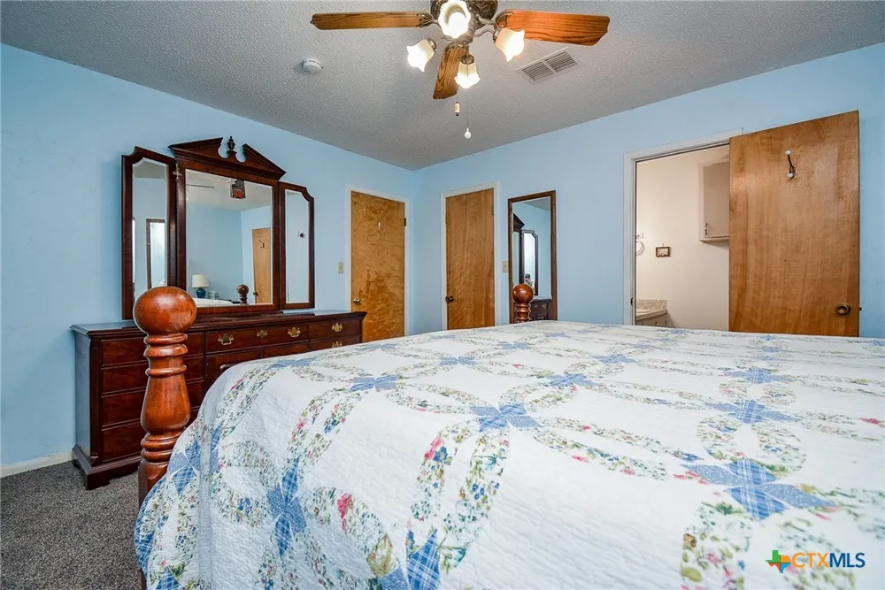 1495 W Bayshore Drive Palacios, TX 77465