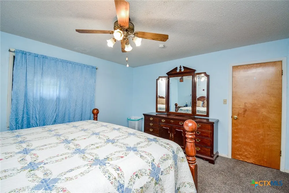 1495 W Bayshore Drive Palacios, TX 77465