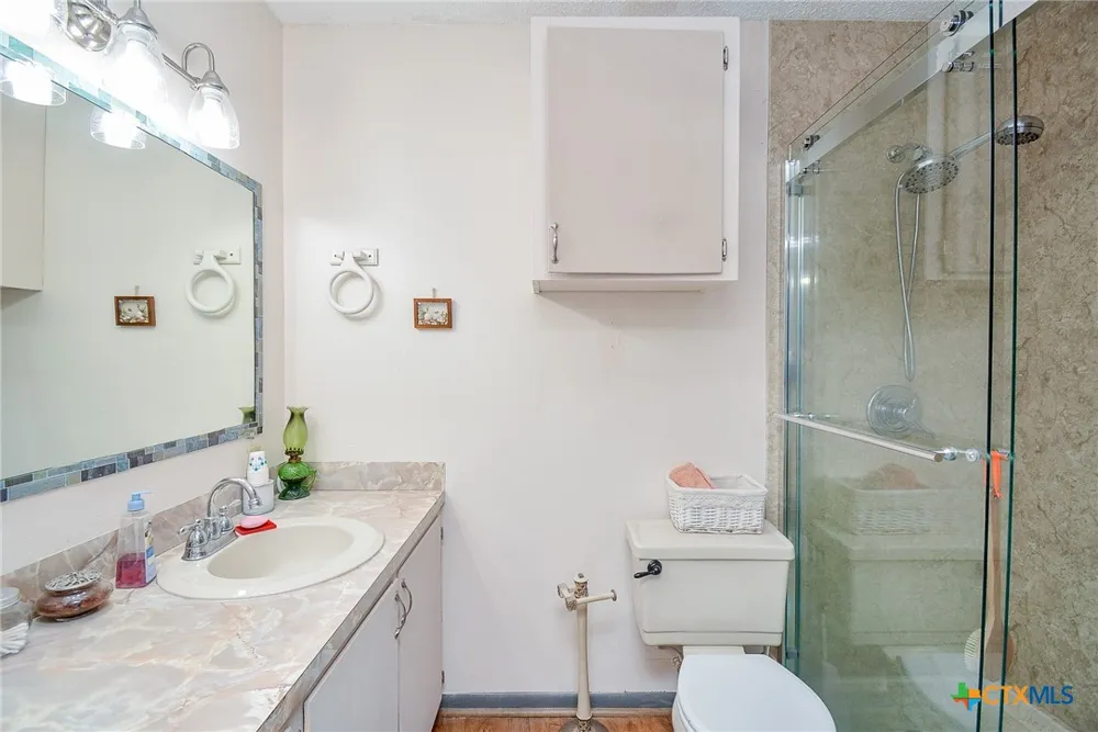 1495 W Bayshore Drive Palacios, TX 77465