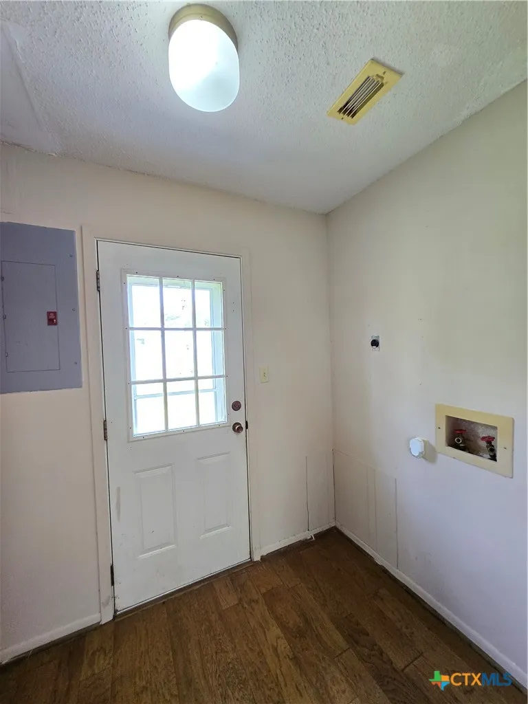 1495 W Bayshore Drive Palacios, TX 77465