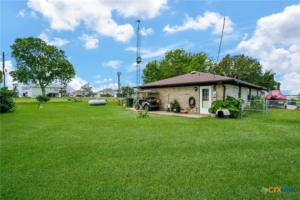 1495 W Bayshore Drive Palacios, TX 77465