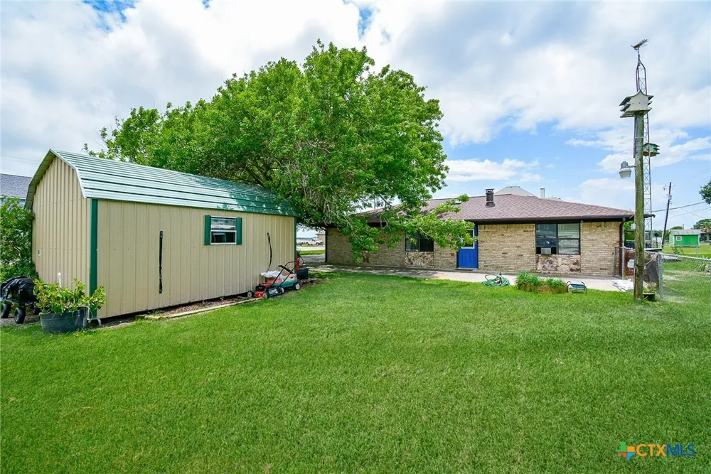1495 W Bayshore Drive Palacios, TX 77465