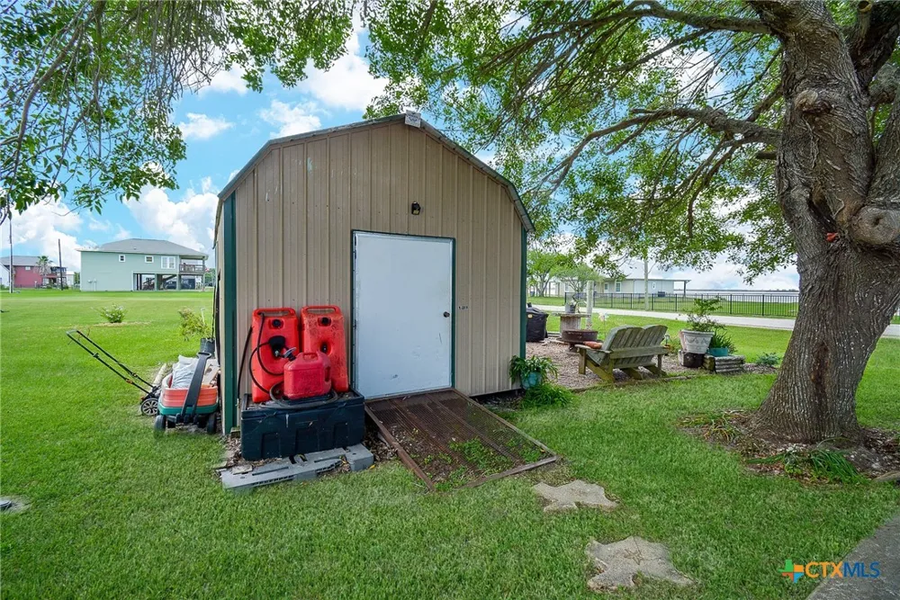 1495 W Bayshore Drive Palacios, TX 77465