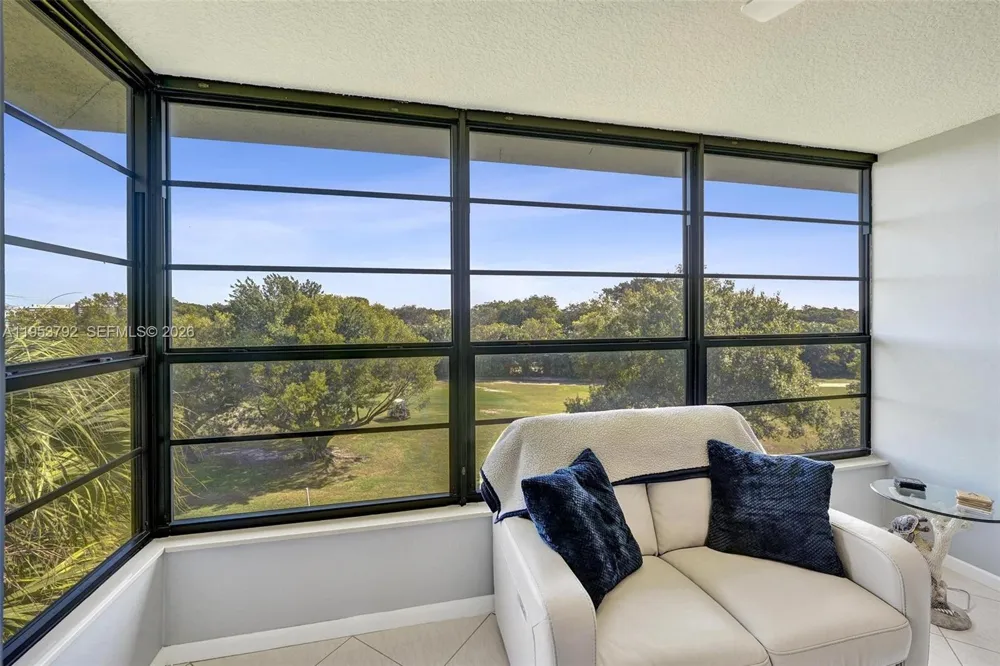 1514 Whitehall Dr #405