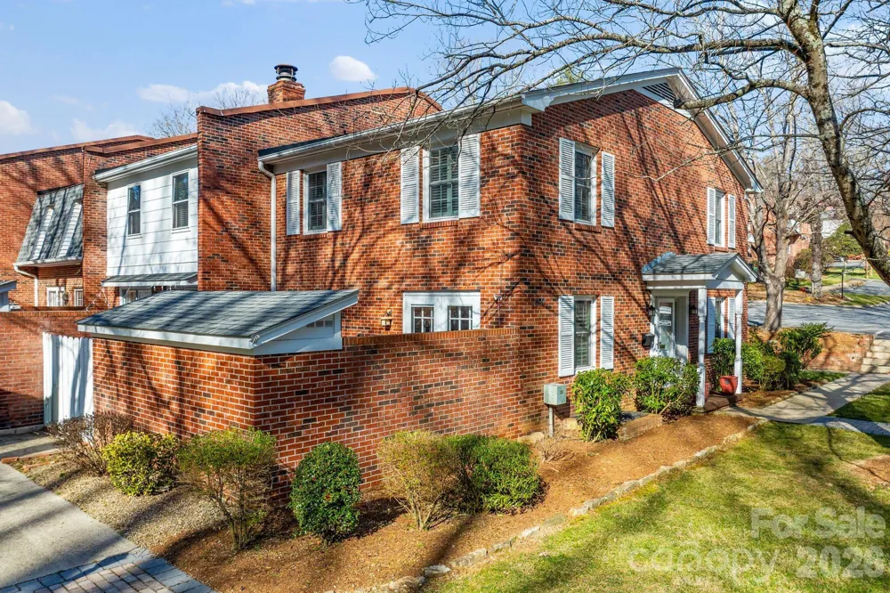 1411 Kensington Road Hendersonville, NC 28791