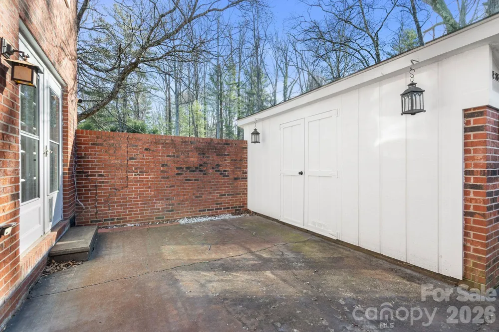 1411 Kensington Road Hendersonville, NC 28791
