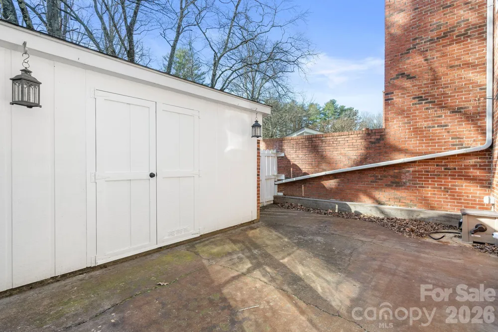 1411 Kensington Road Hendersonville, NC 28791