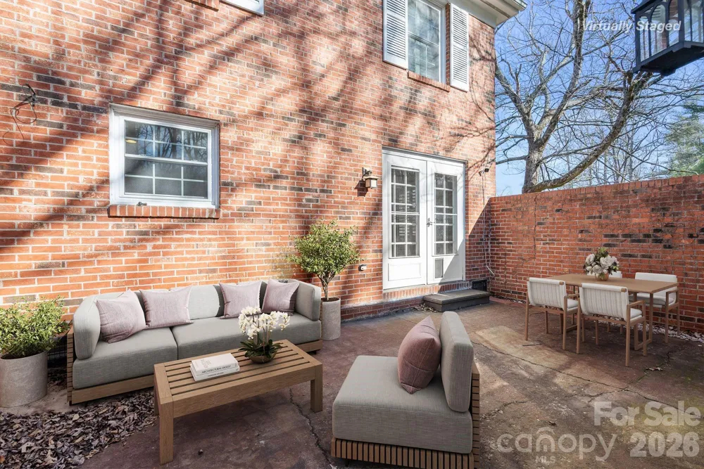 1411 Kensington Road Hendersonville, NC 28791