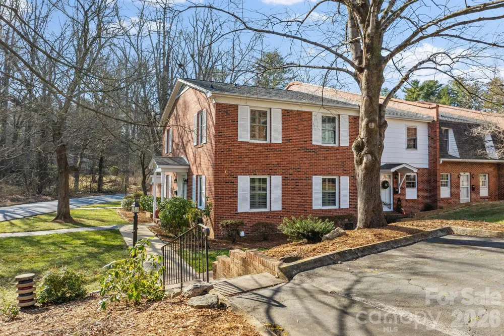 1411 Kensington Road Hendersonville, NC 28791