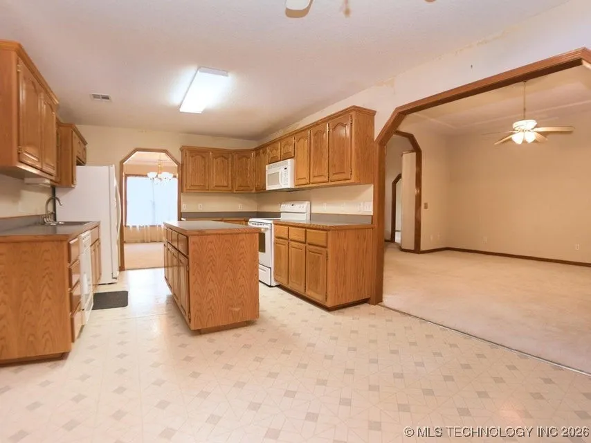 1119 Rolling Oaks Road Grove, OK 74344