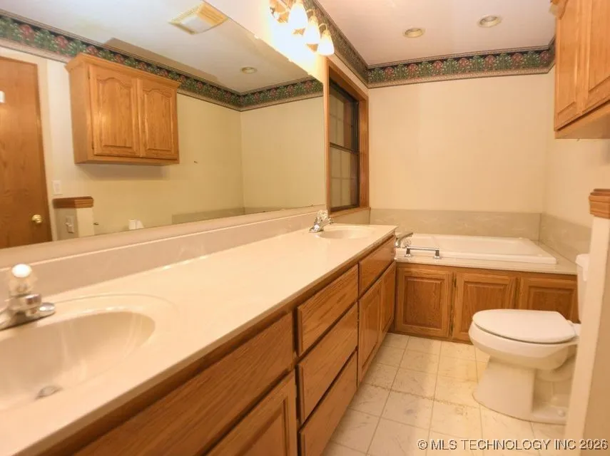 1119 Rolling Oaks Road Grove, OK 74344