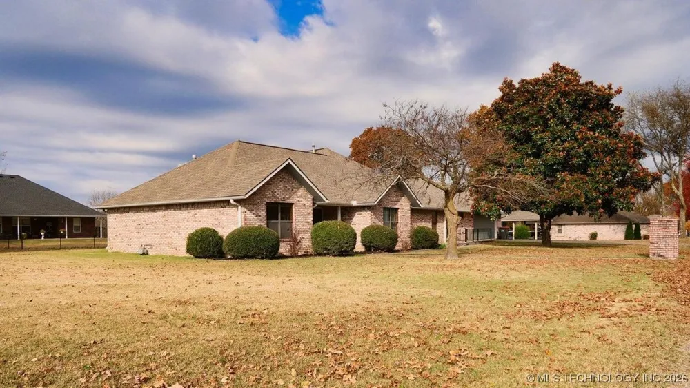 1119 Rolling Oaks Road Grove, OK 74344