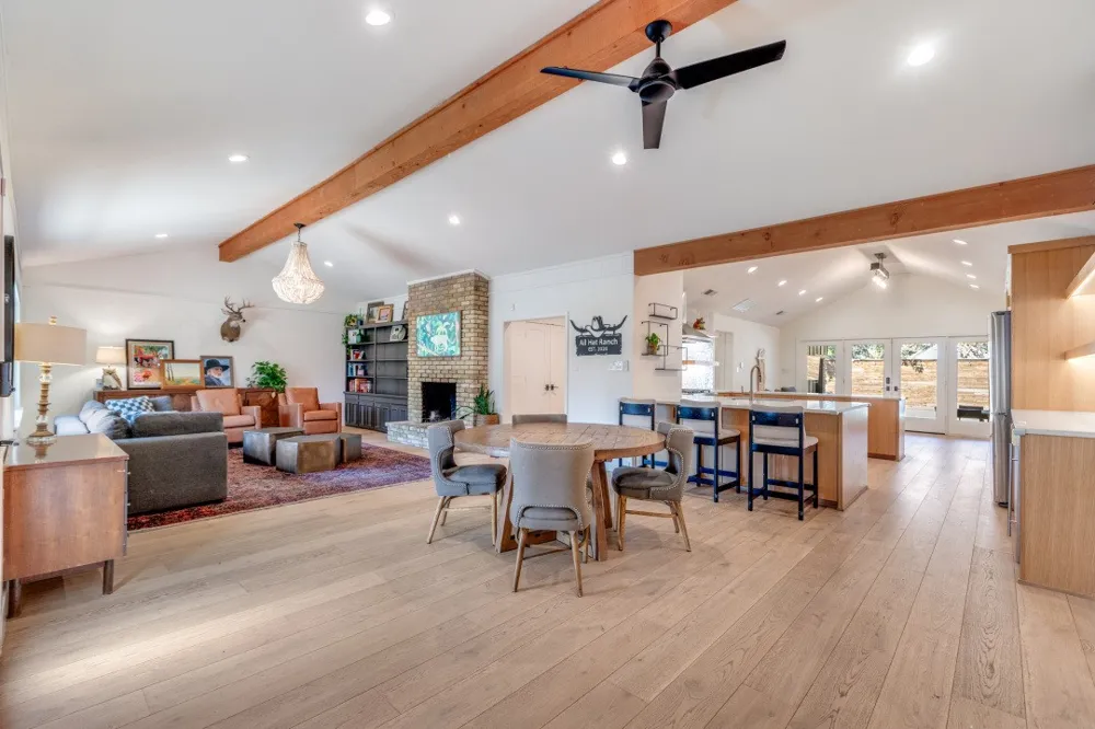 611 W Sycamore Street