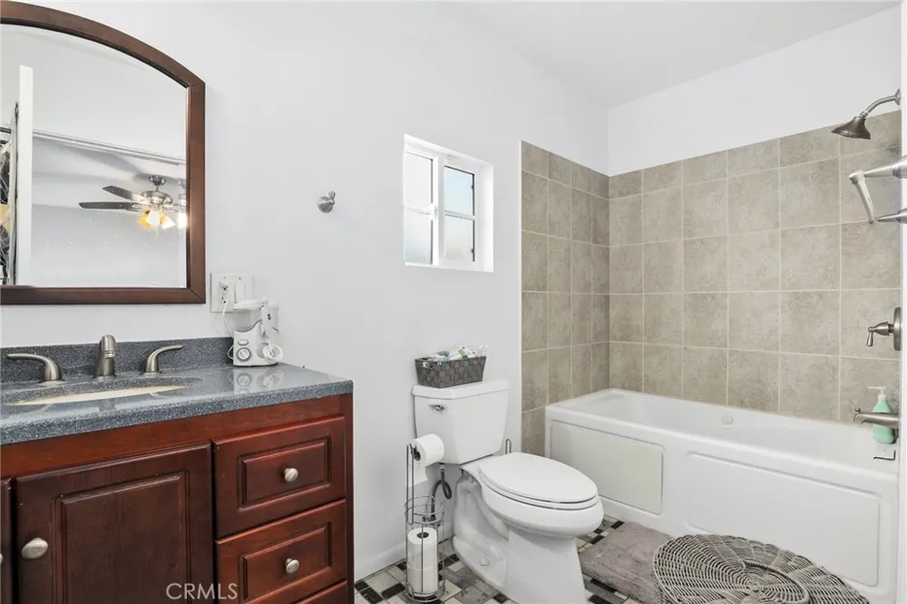 10525 Washington Avenue South Gate, CA 90280