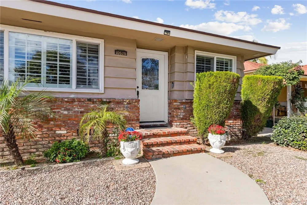 10525 Washington Avenue South Gate, CA 90280