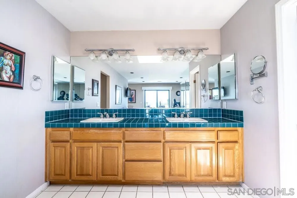2110 Locust St San Diego, CA 92106