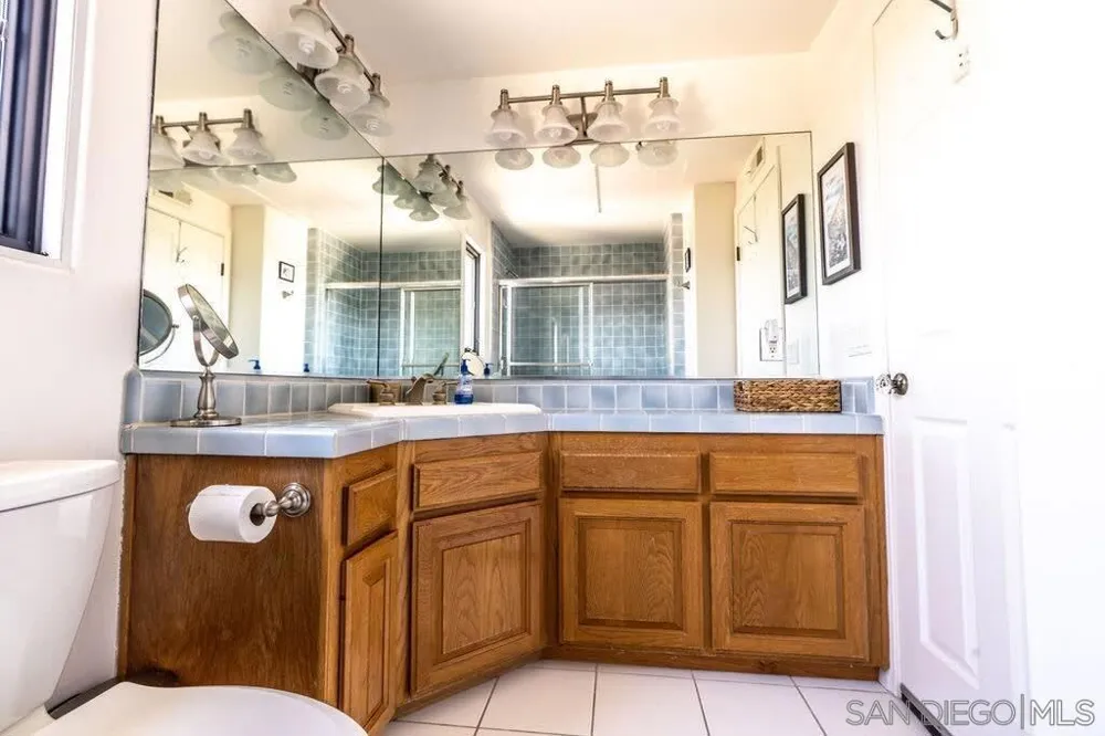 2110 Locust St San Diego, CA 92106