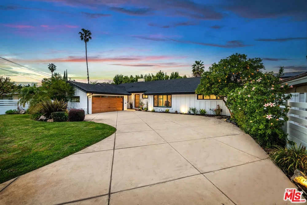 16517 Hartsook Street