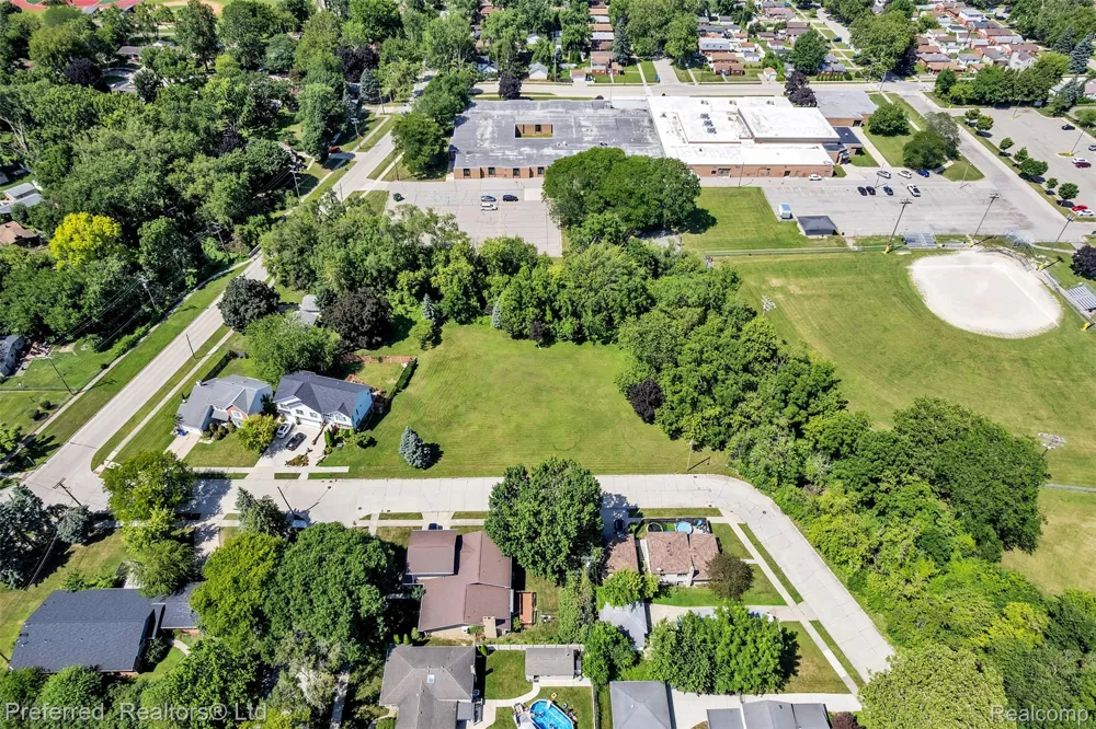 HANOVER STREET Dearborn Heights City, MI 48125