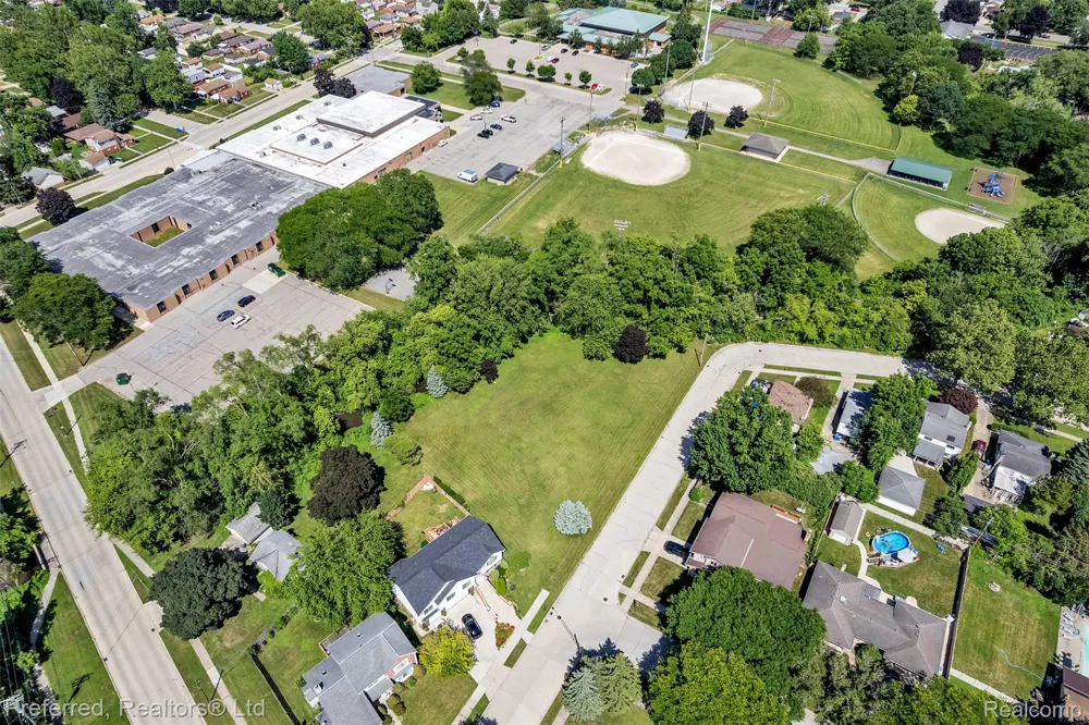 HANOVER STREET Dearborn Heights City, MI 48125
