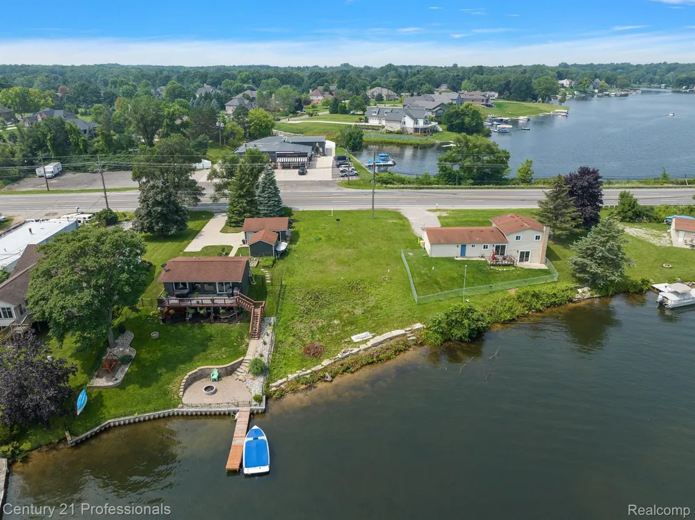 9876 W DIXIE Highway Springfield Charter Township, MI 48348